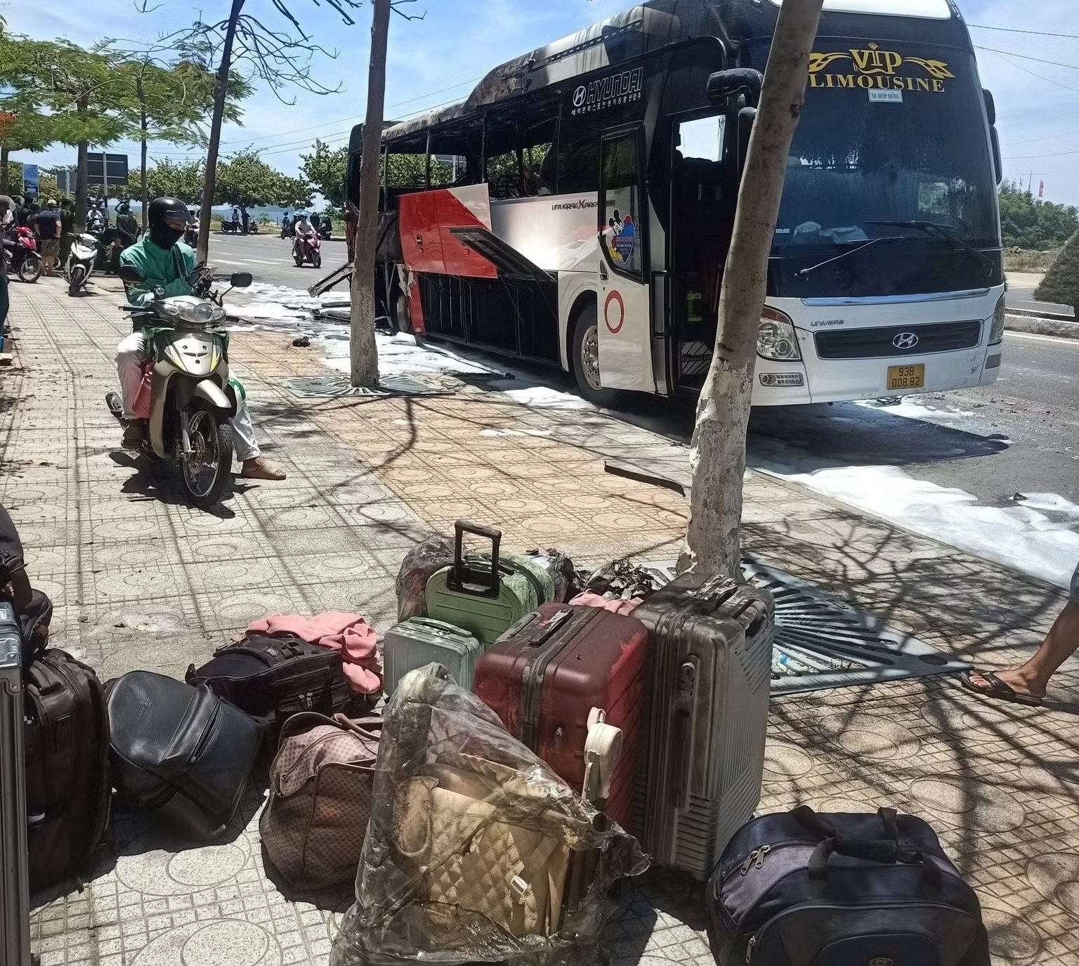 ch&aacute;y xe kh&aacute;ch ảnh 1