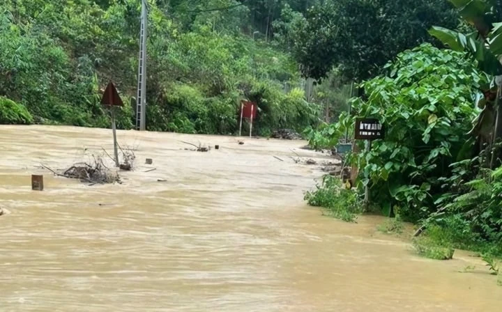 Mưa lũ gây thiệt hại hơn 8,6 tỷ đồng ở Lào Cai, 35 hộ dân phải sơ tán
