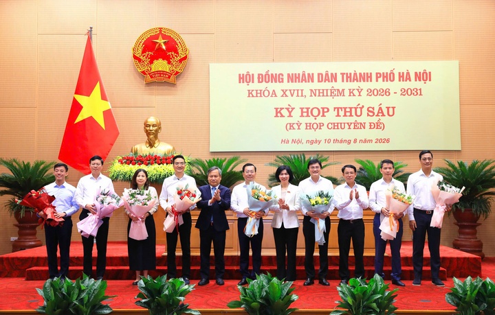 Hà Nội miễn nhiệm Ủy viên UBND thành phố với 10 giám đốc sở