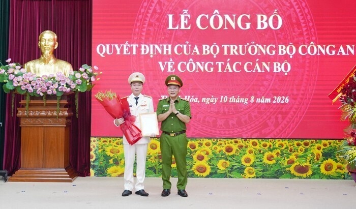 gi&aacute;m đốc c&ocirc;ng an ảnh 1