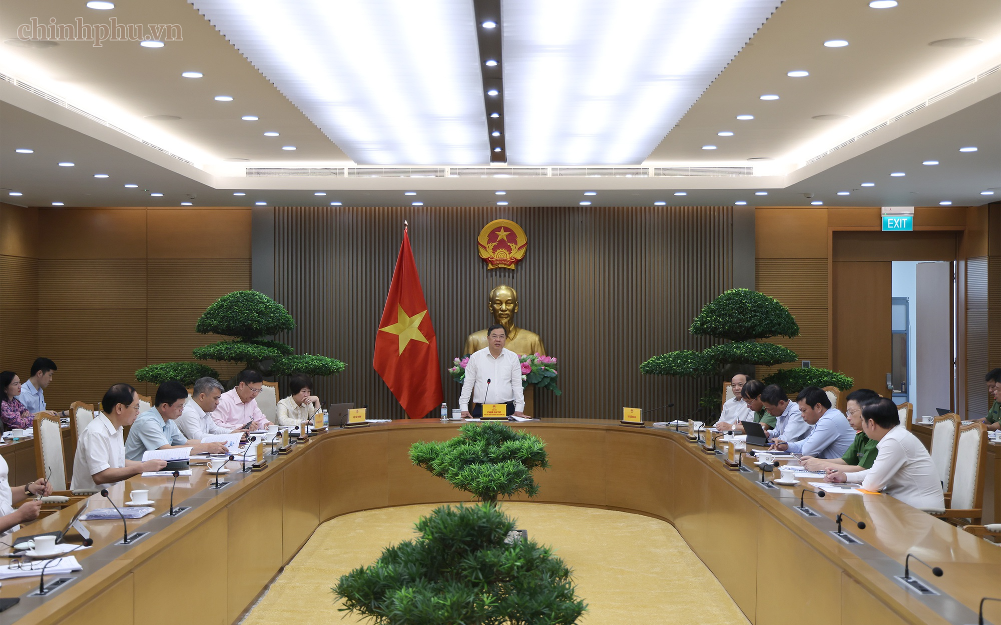 Bộ Công an đề xuất thí điểm xe ba bánh điện thu gom rác