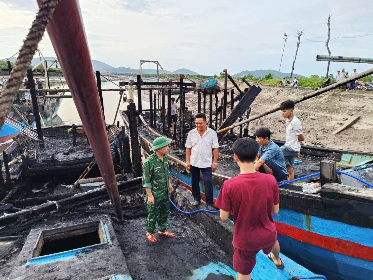 ch&aacute;y t&agrave;u c&aacute; ảnh 4