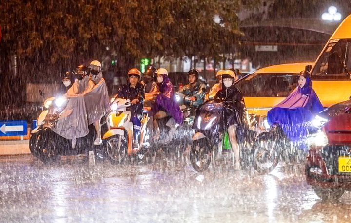 Dự báo thời tiết Hà Nội hôm nay 15/8: Có lúc có mưa rào và dông