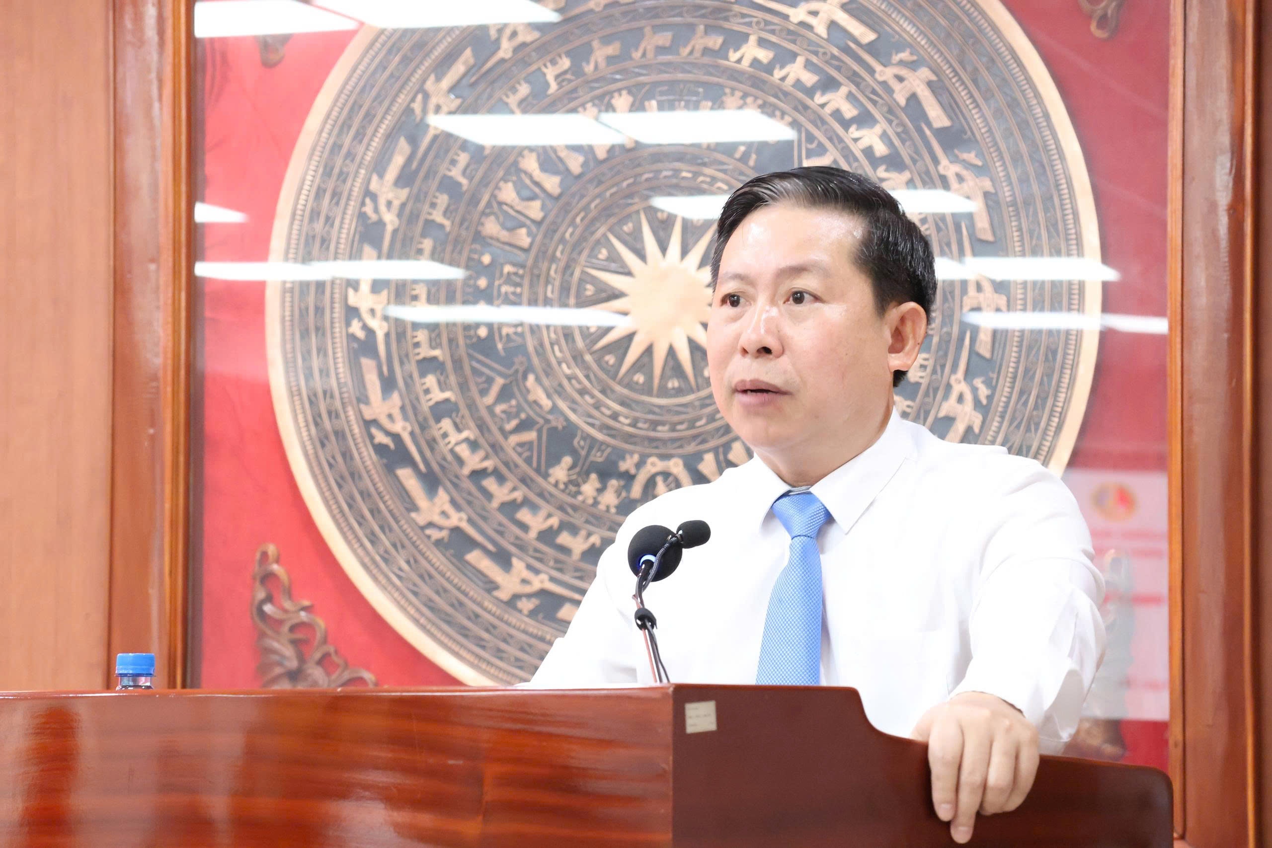 s&aacute;p nhập  ảnh 3