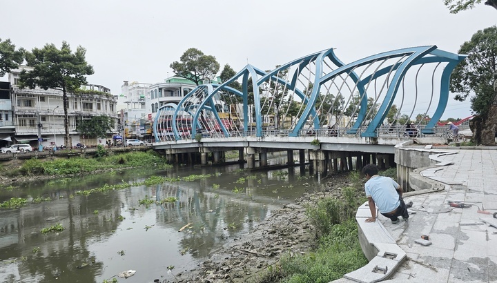 Thách nhau bơi qua sông, một thanh niên ở Cần Thơ mất tích