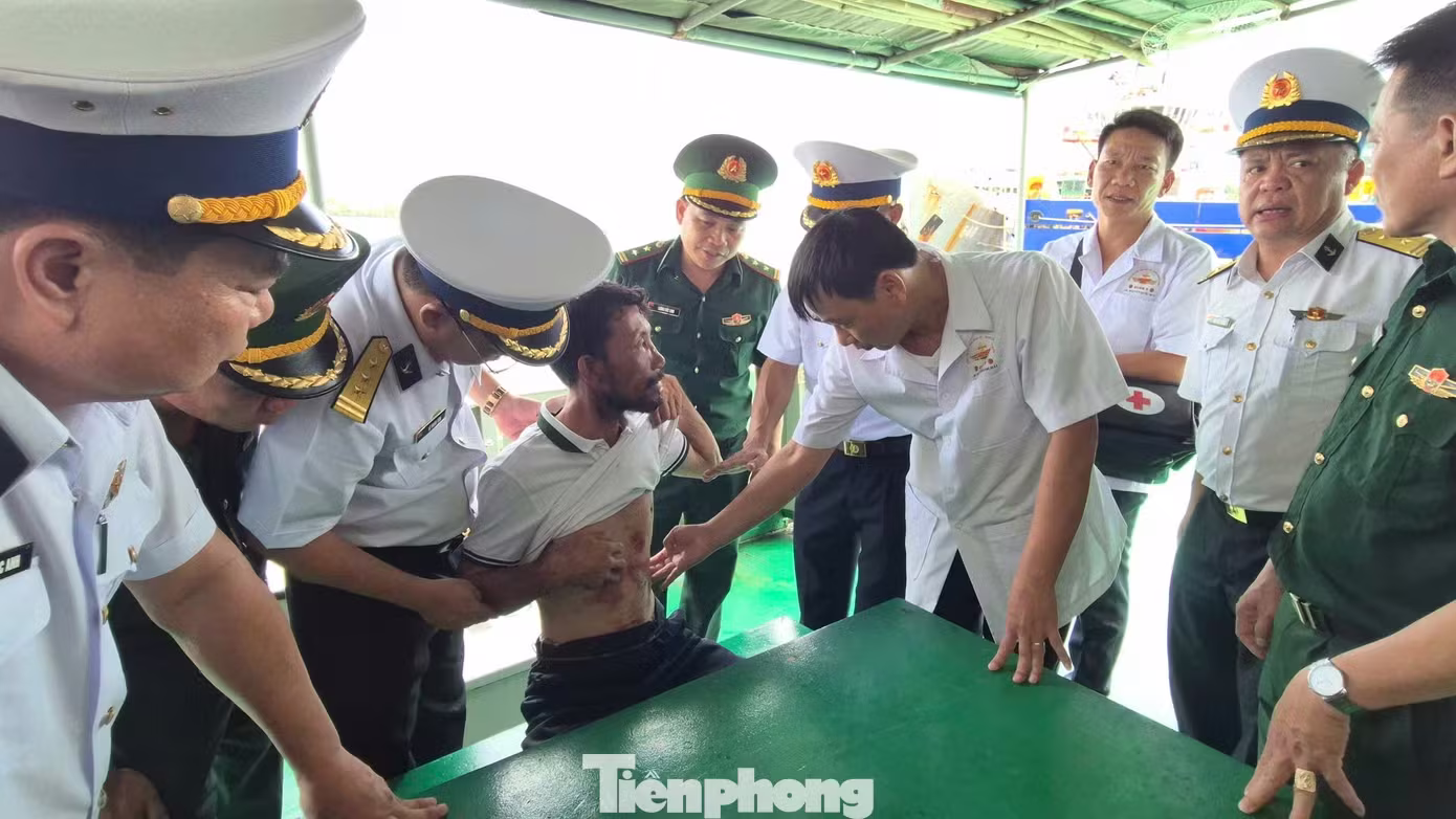 Trôi dạt 4 ngày trên biển, ngư dân sống sót nhờ ôm phao không rời