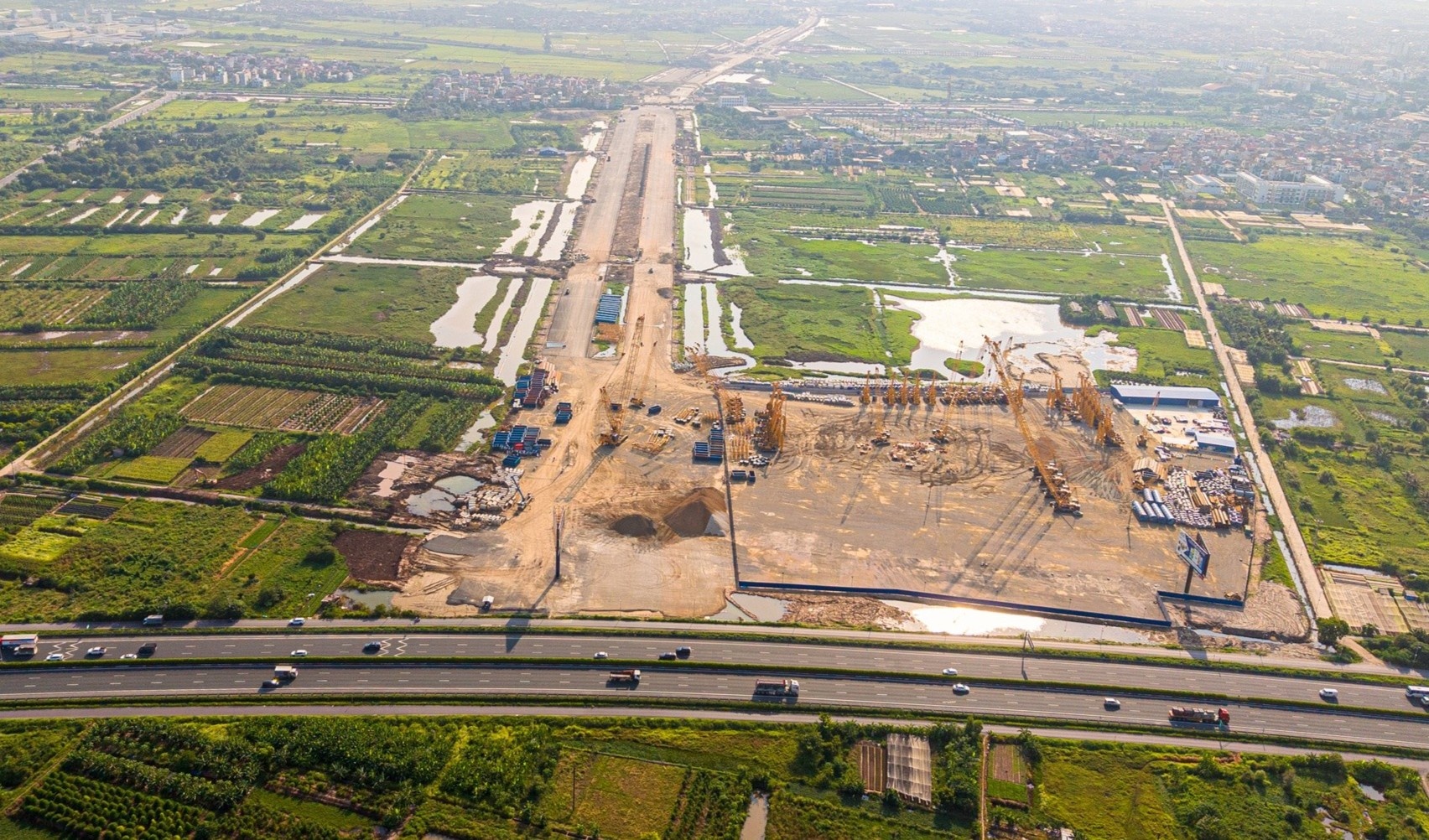Đại lộ 120 m thành hình, mở đường vào sân vận động 135.000 chỗ