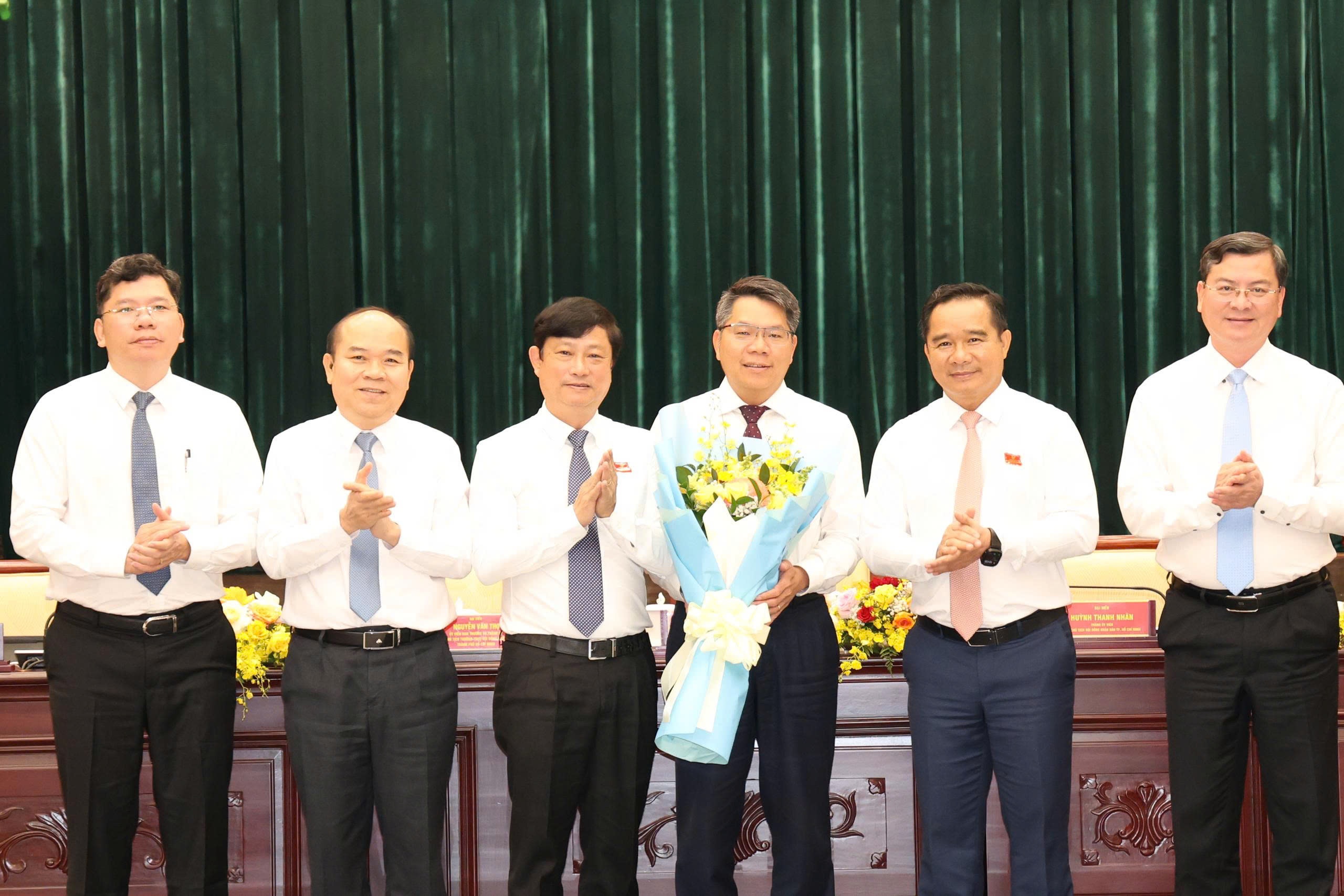 trung t&acirc;m t&agrave;i ch&iacute;nh ảnh 2