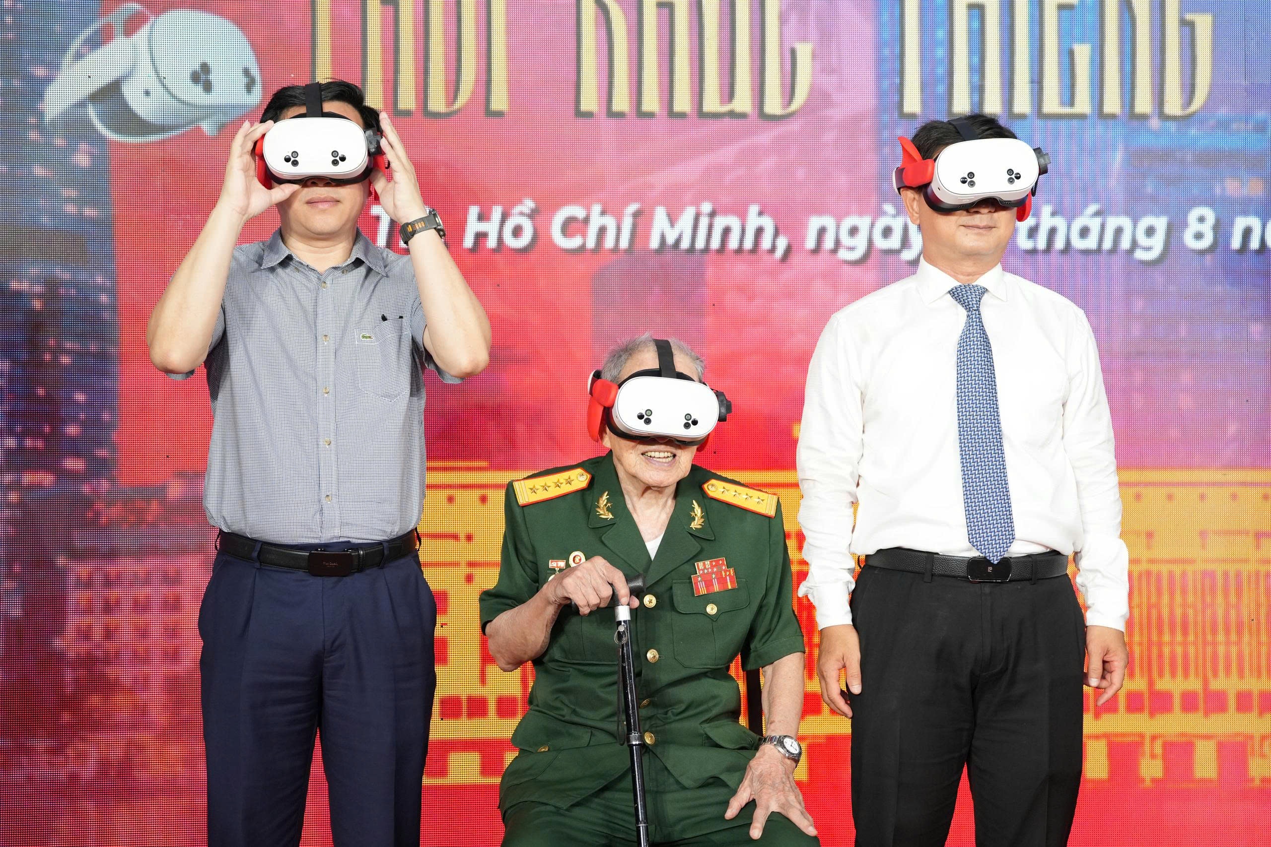 Người dân ‘xuyên không’ về Quảng trường Ba Đình lịch sử dịp 2/9