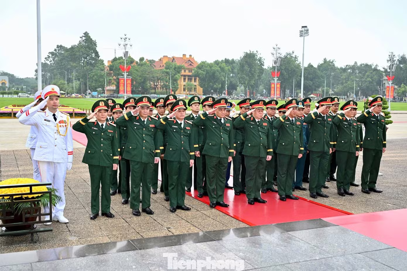 L&atilde;nh đạo Đảng ảnh 11