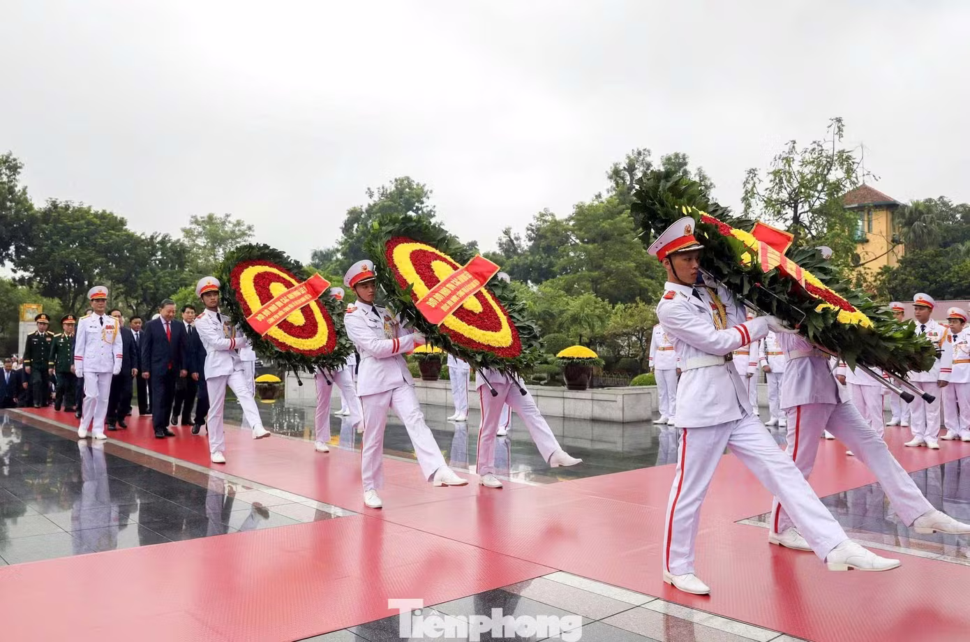L&atilde;nh đạo Đảng ảnh 6