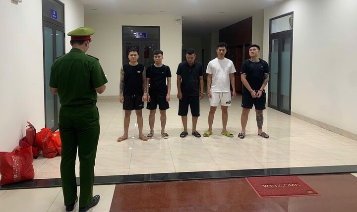 Phá đường dây dùng hình ảnh Huấn Hoa Hồng để quảng cáo cho vay tiền