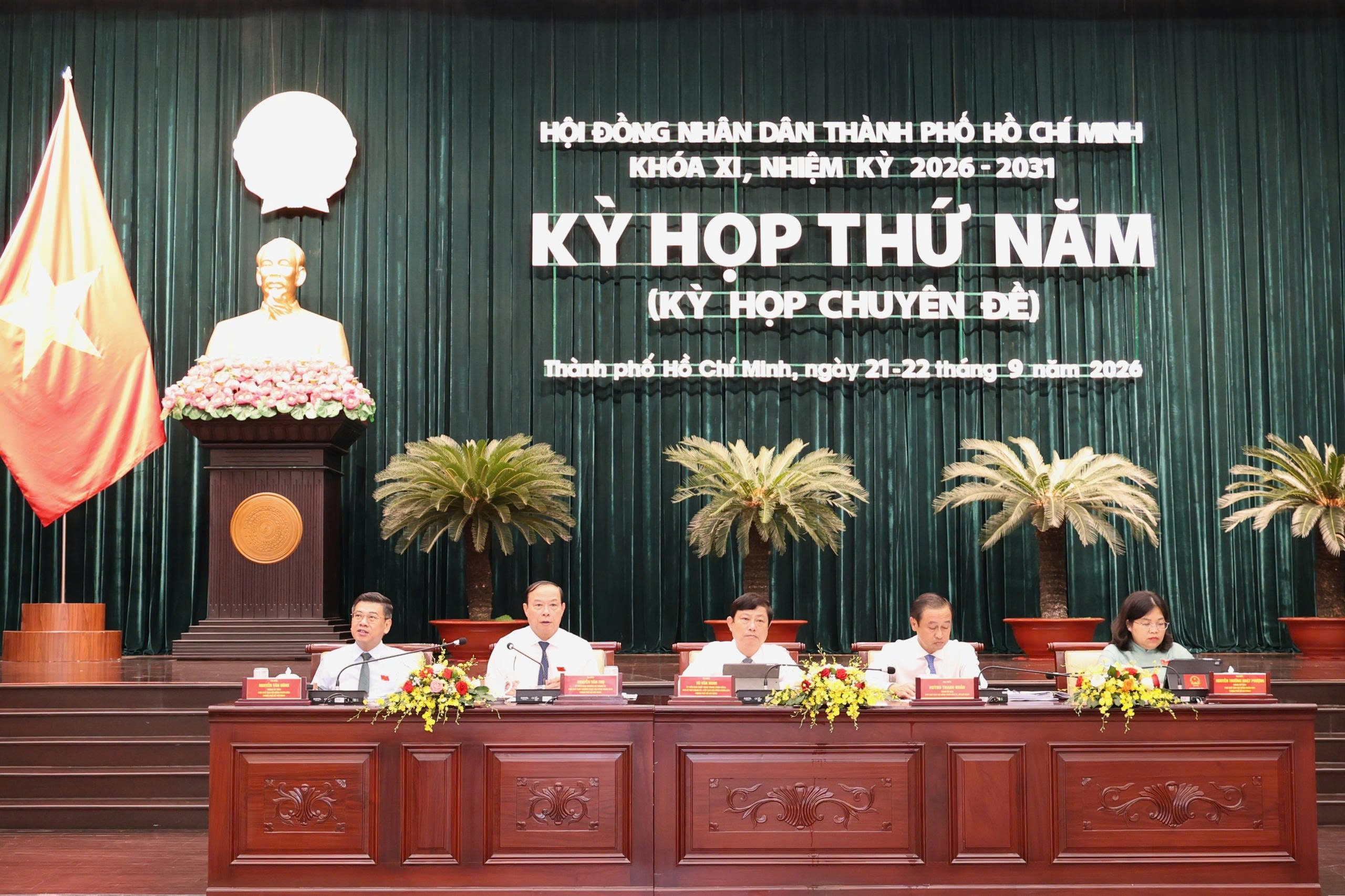 Chủ tịch TP.HCM ảnh 2