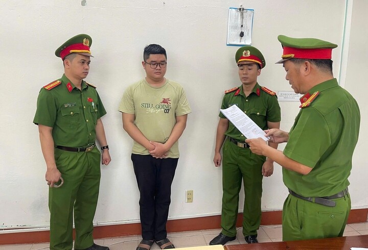 chiếm đoạt ảnh 1
