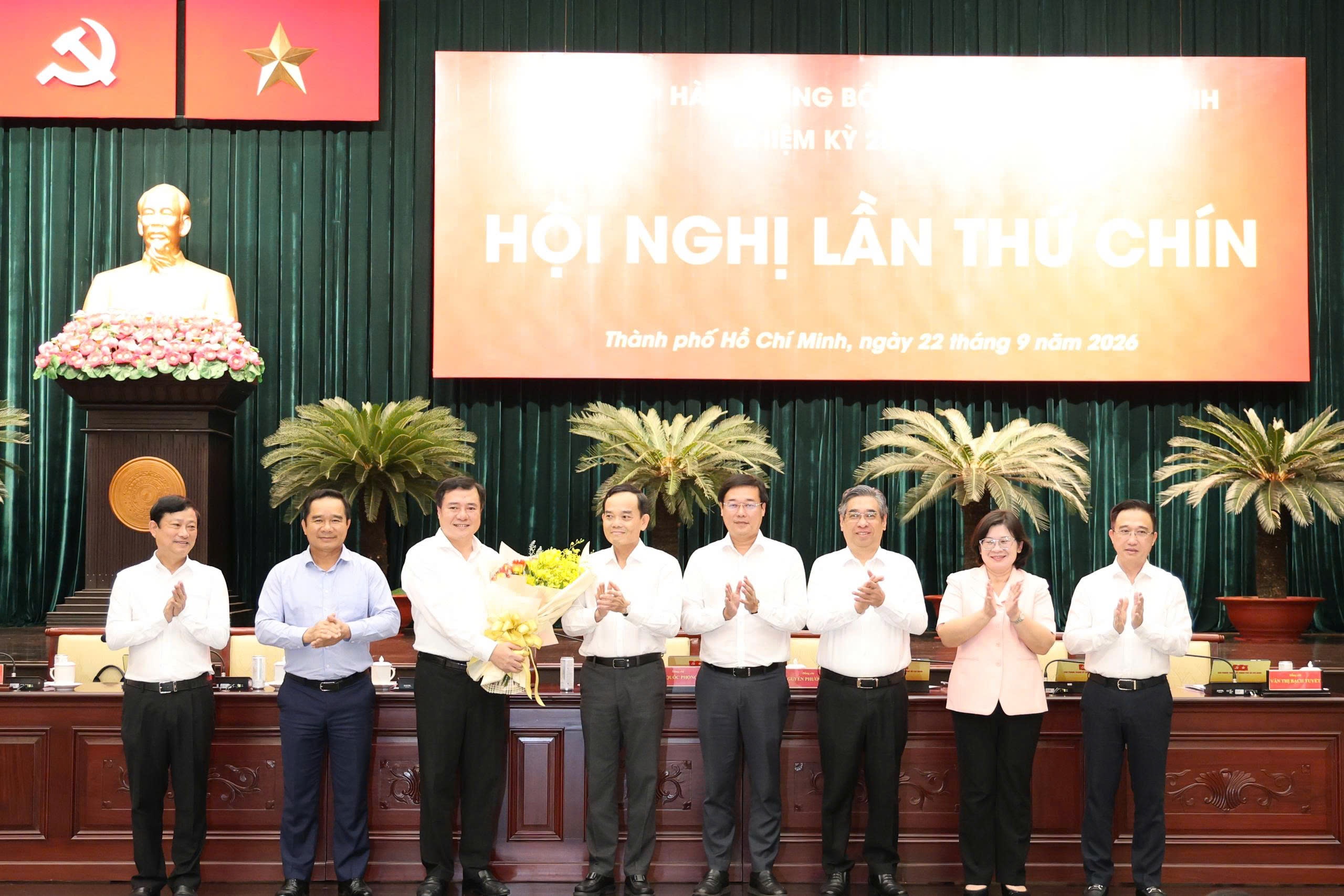 Tân Phó bí thư Thành ủy TP.HCM Nguyễn Sinh Nhật Tân nhận nhiệm vụ