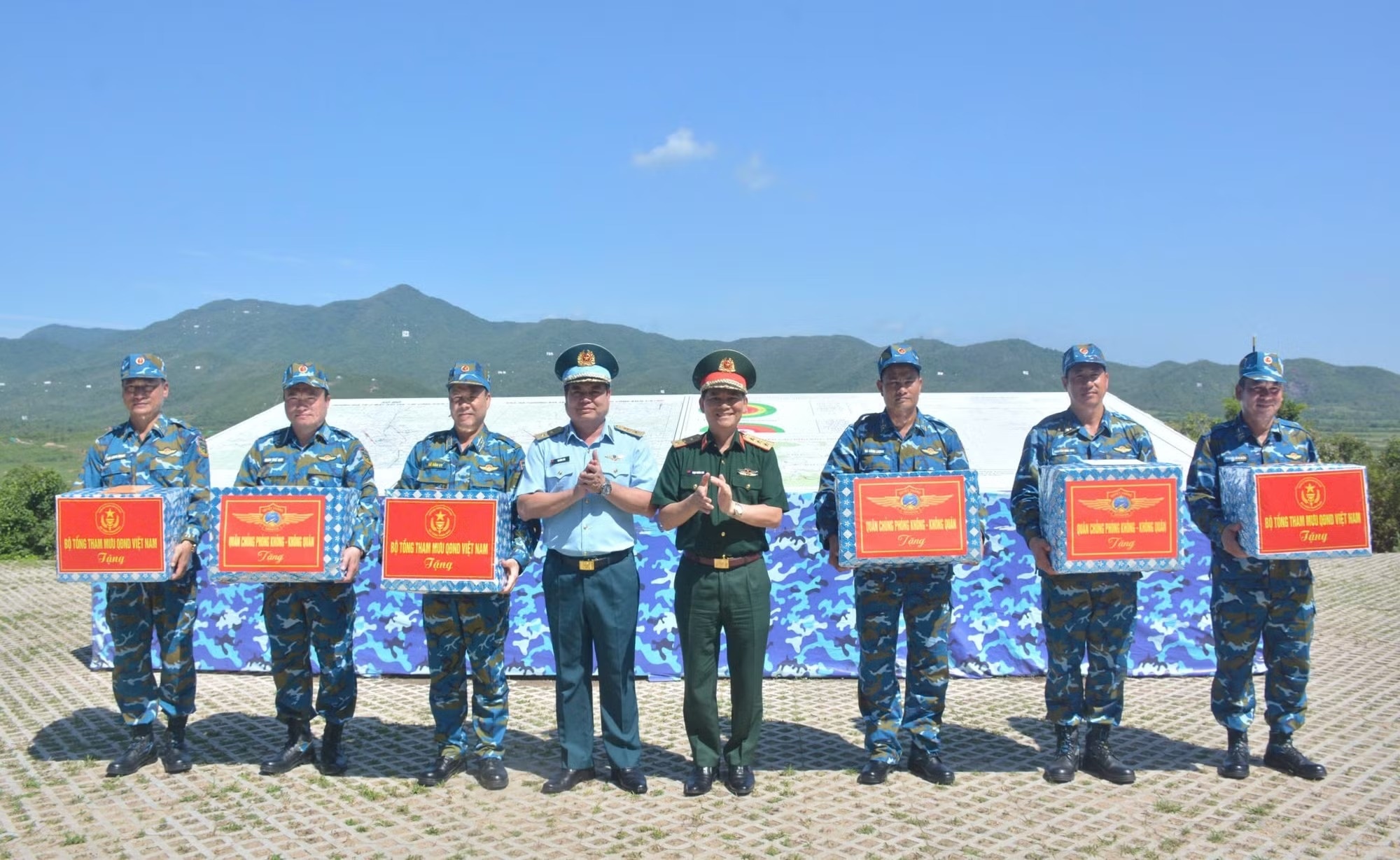 kh&ocirc;ng qu&acirc;n Việt Nam ảnh 3