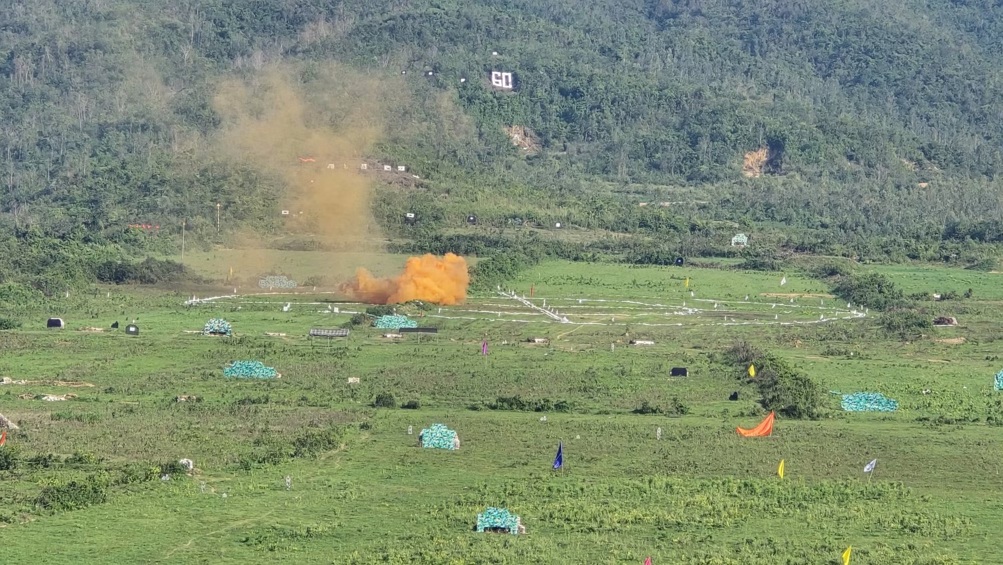 kh&ocirc;ng qu&acirc;n Việt Nam ảnh 2