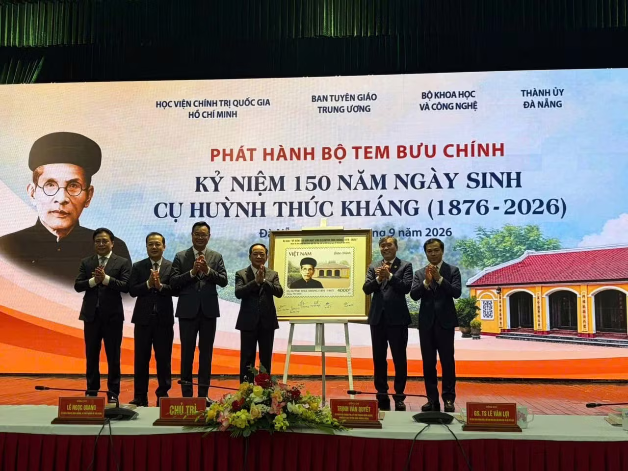 cụ Huỳnh Th&uacute;c Kh&aacute;ng ảnh 2