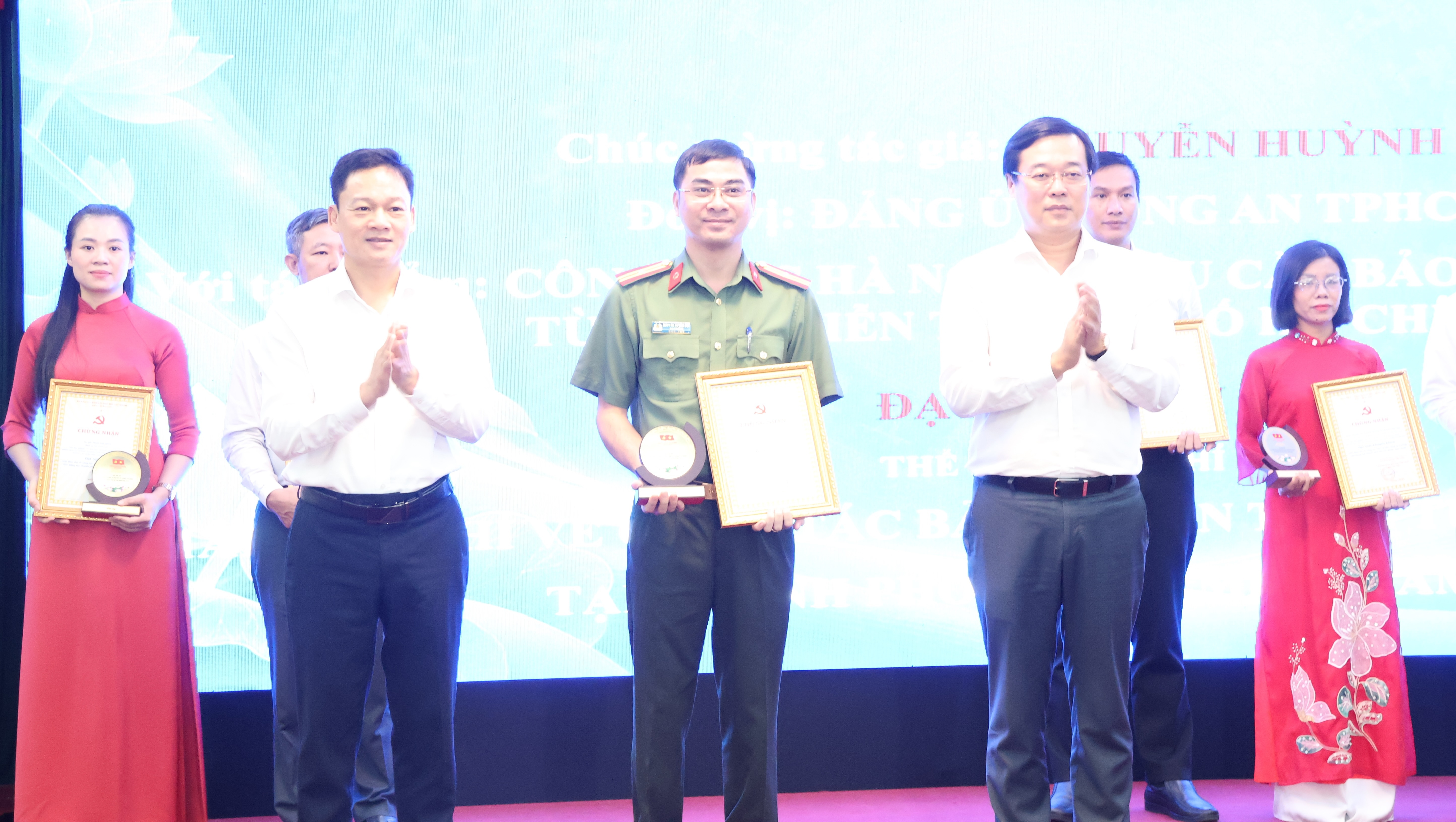 TP.HCM trao Giải Báo chí về bảo vệ nền tảng tư tưởng của Đảng
