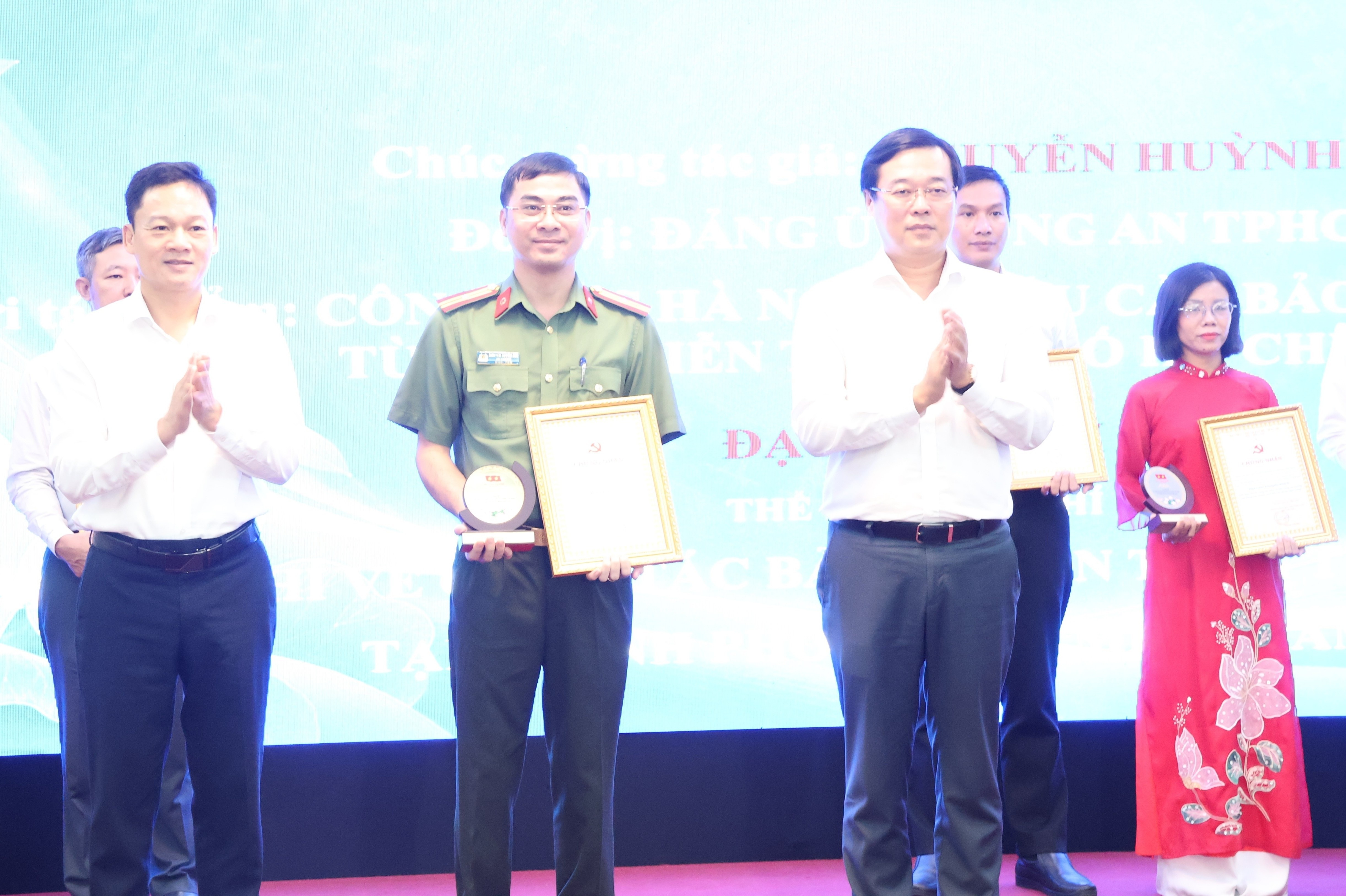 TP.HCM trao Giải Báo chí về bảo vệ nền tảng tư tưởng của Đảng