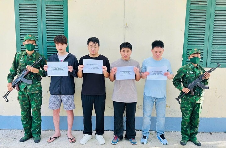 xuất cảnh tr&aacute;i ph&eacute;p ảnh 2