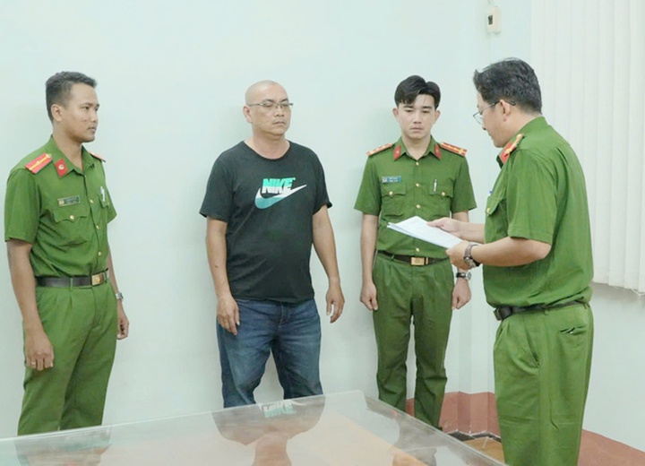 vụ khi&ecirc;ng quan t&agrave;i ảnh 1