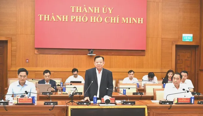 B&iacute; thư Th&agrave;nh ủy ảnh 3