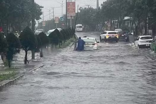 'Giải cứu' đoạn đường ven biển Đà Nẵng đi Hội An hễ mưa to là ngập
