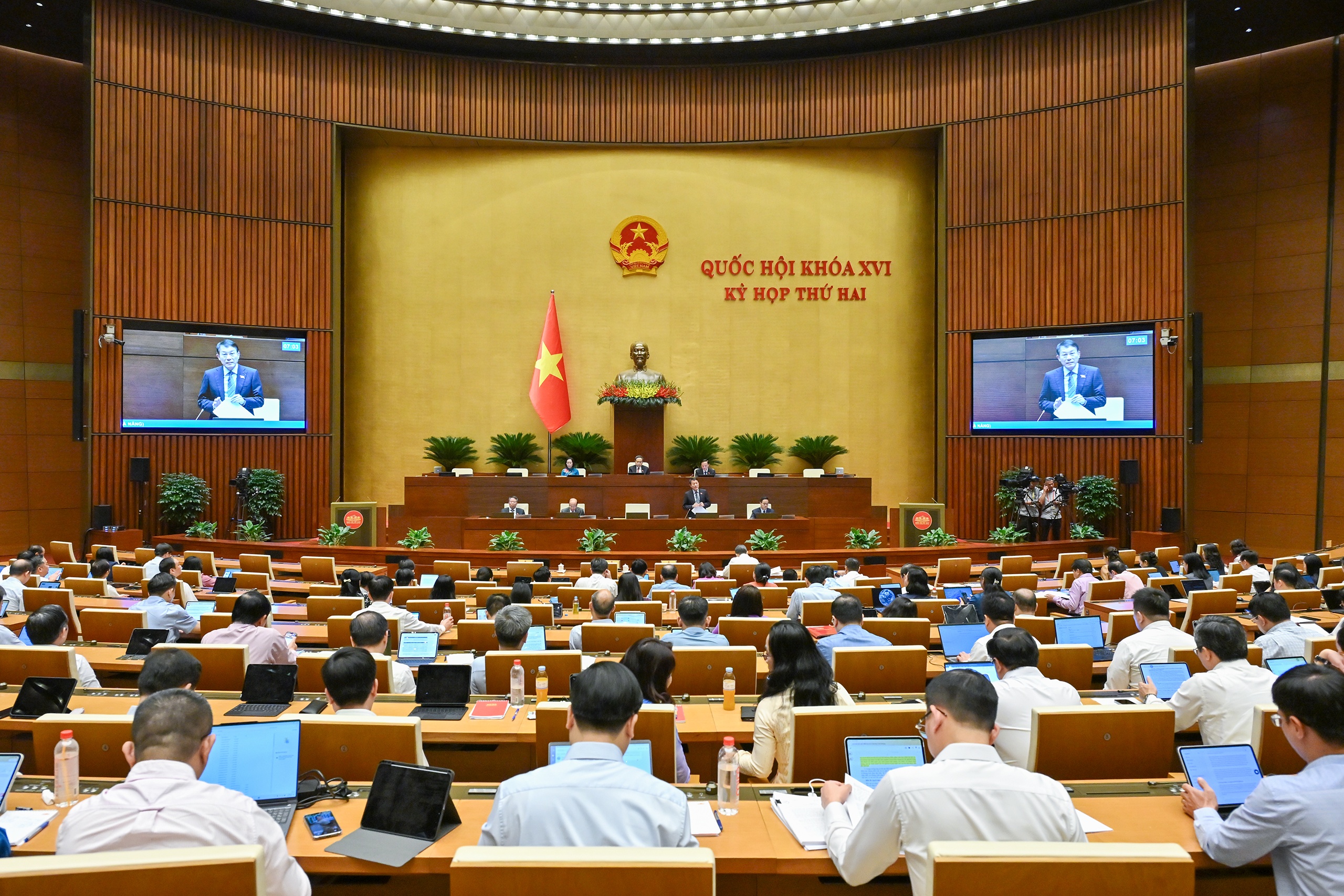 Quốc hội ảnh 2