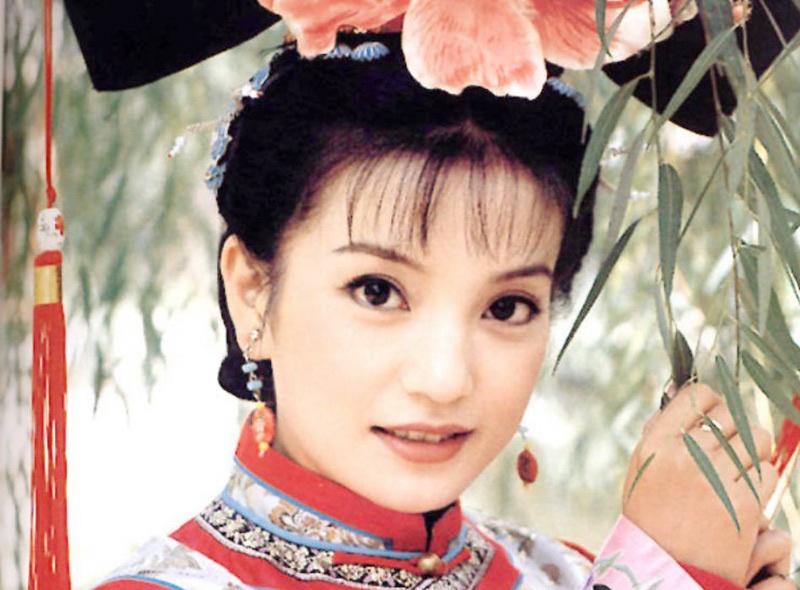 10 vai dien co trang khong the thay the hinh anh
