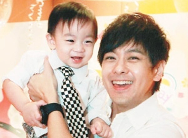 Lam Chi Dinh - Ong bo tre khoai khoe con hinh anh