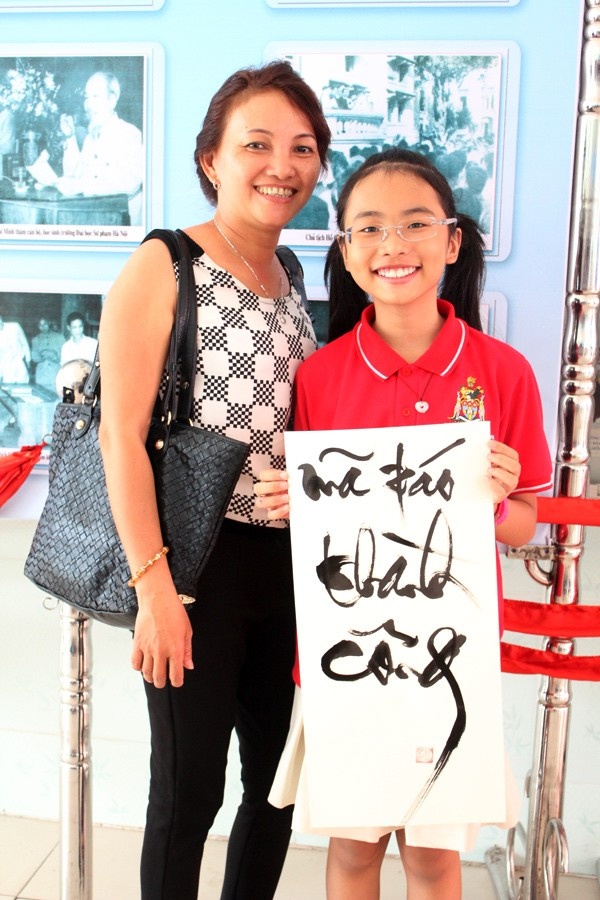 Phuong My Chi doat giai khuyen khich thi viet chu dep hinh anh