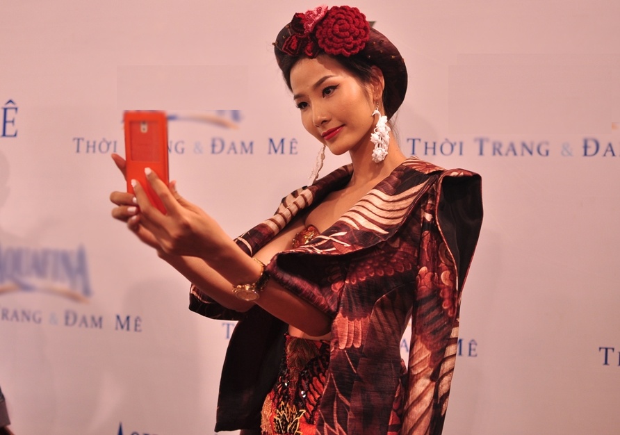 Hoang Thuy tranh thu 'tu suong' truoc gio dien hinh anh