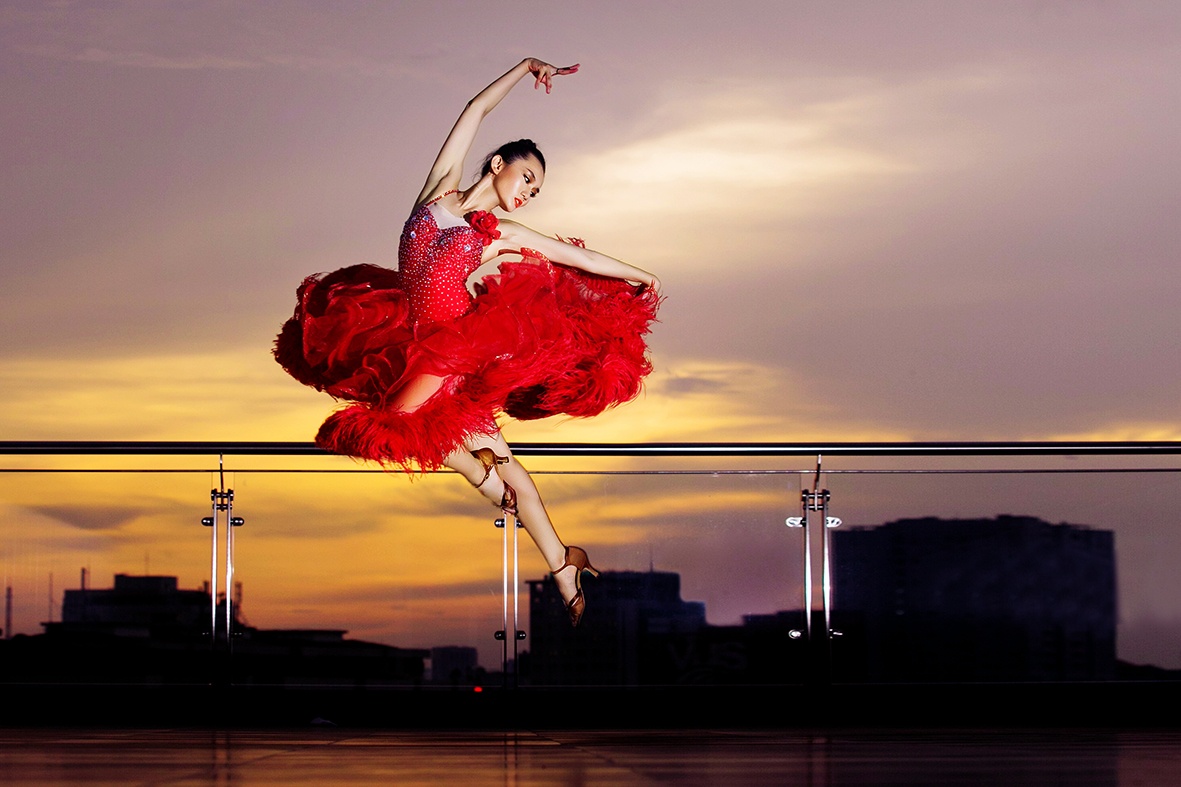 Khoanh khac thang hoa cua hot girl 17 tuoi cuoc thi nhay hinh anh