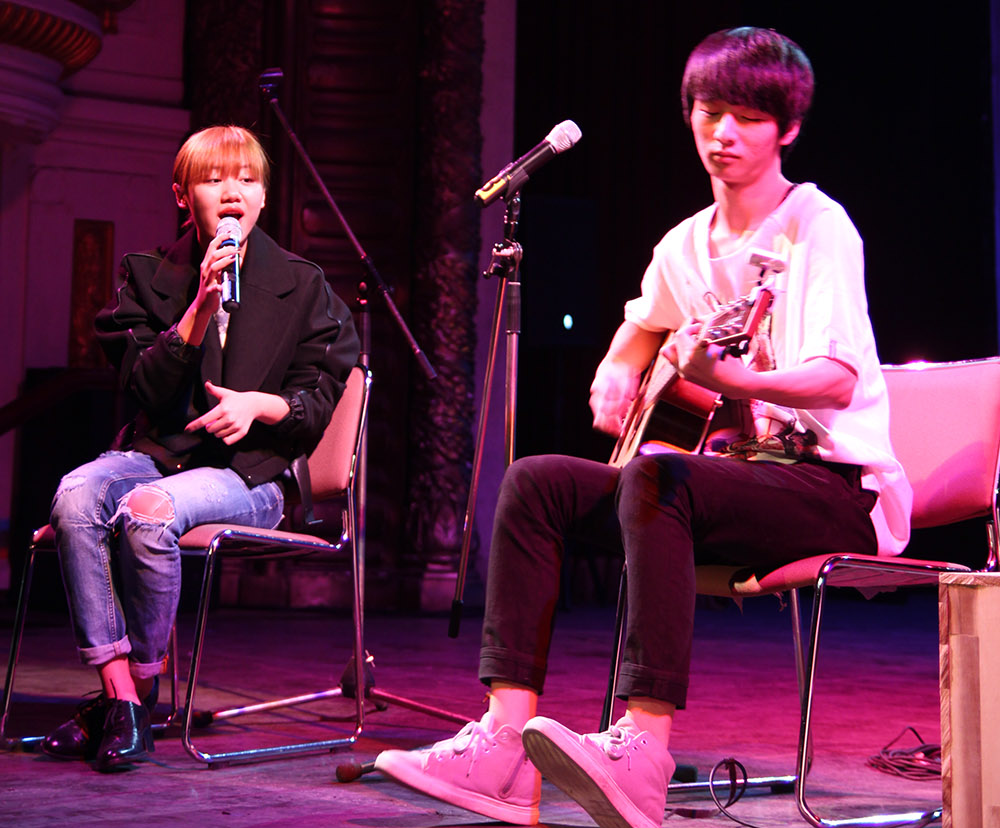 Sungha Jung gian di tong duyet cung Van Mai Huong hinh anh