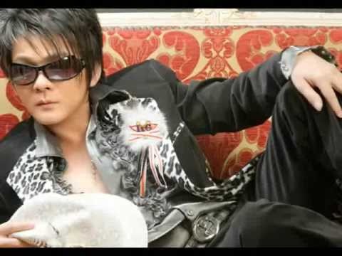 Phien ban chau A hai huoc cua cac ban hit Au My hinh anh