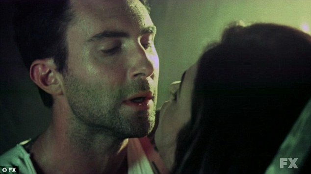 Danh ca Adam Levine từng tham gia American Horror Story mùa thứ hai với tư cách khách mời.