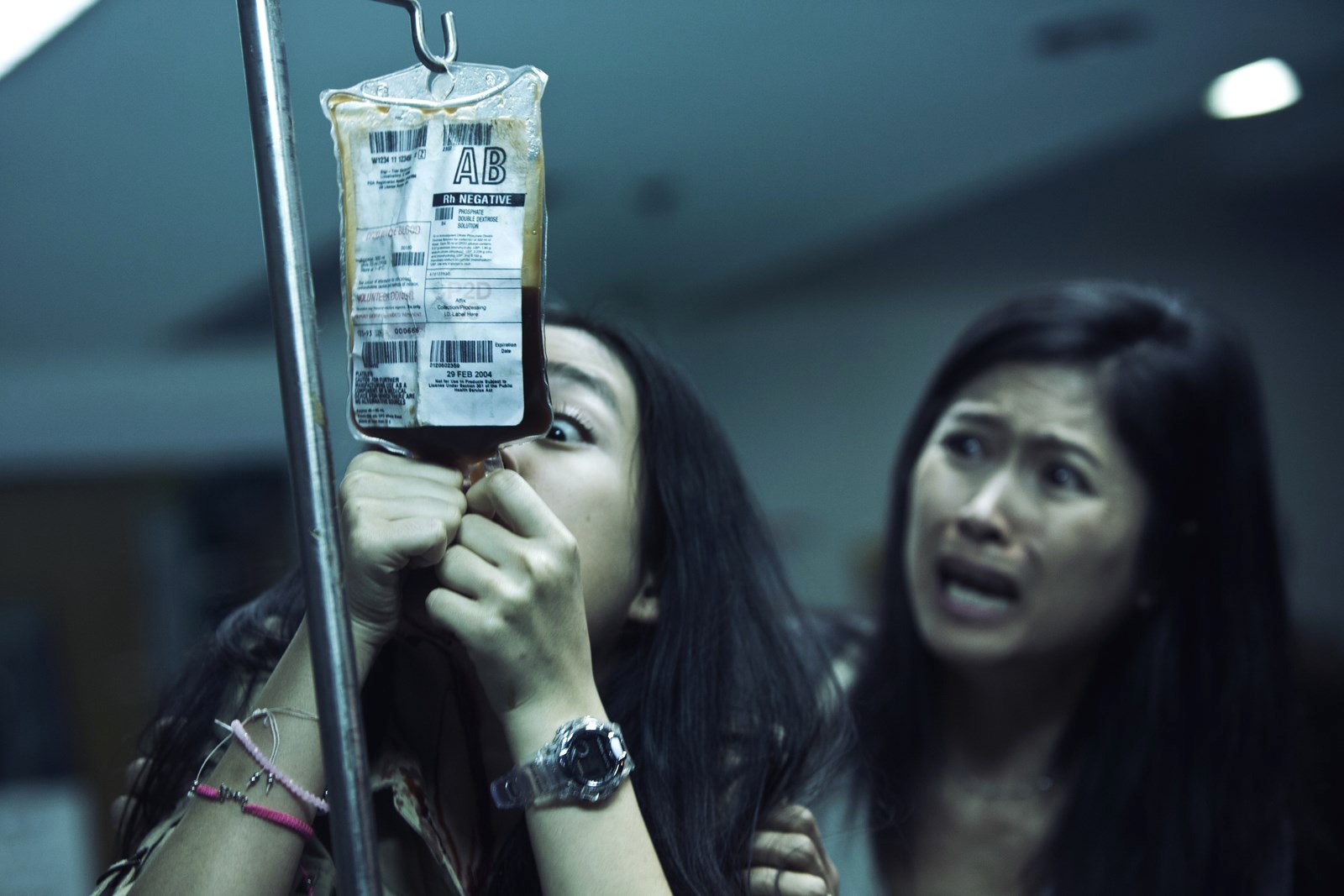 'Bao oan' – Phim ma Hong Kong hua hen lam nong rap Viet hinh anh