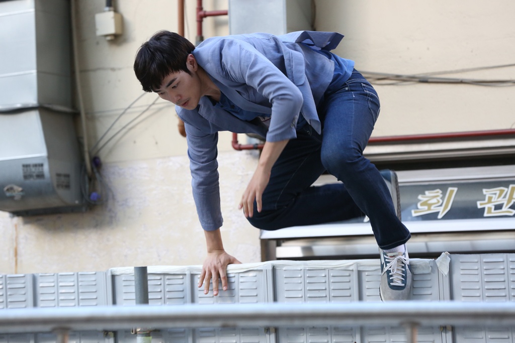 Kham pha showbiz Han cung 'Tabloid Truth' hinh anh