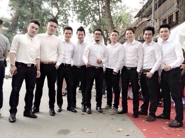 Sao Viet mung ngay vui cua Tuan Hung hinh anh