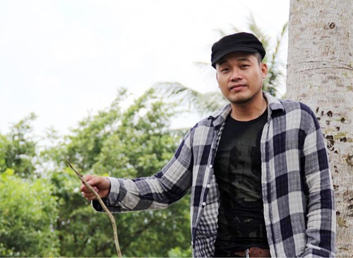 Nguoi di ngoai pho hinh anh