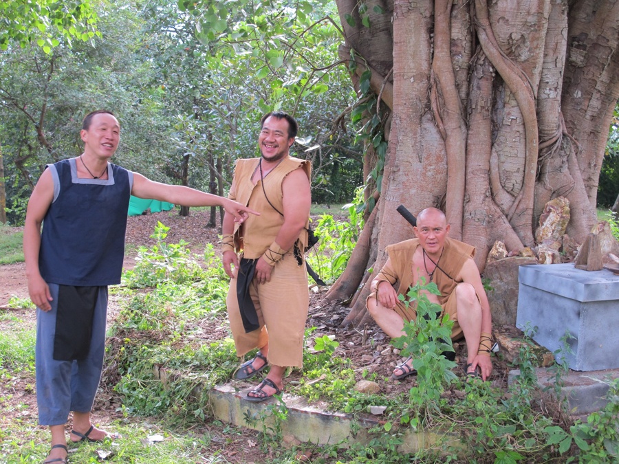 Trong lần trở lại của phim Cuộc chiến với chằn tinh, ê-kíp quyết định bật mí những cảnh quay khó để khán giả có thể hiểu hơn về những khó khăn cũng như công sức mà đoàn làm phim bỏ ra để đầu tư cho một bộ phim cổ trang của Việt Nam.