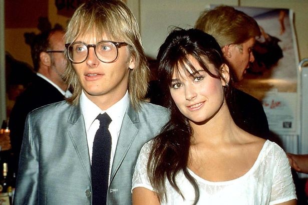 Khai sinh là Demi Gene Guynes, cái tên Demi Moore của minh tinh Oan hồn được lấy từ người chồng đầu tiên là ca sĩ kiêm nhạc sĩ Freddy Moore. Cặp đôi kết hôn vào năm 1980 khi Demi mới 17 tuổi và Freddy đã 30. Tuy nhiên họ ly dị 5 năm sau đó.