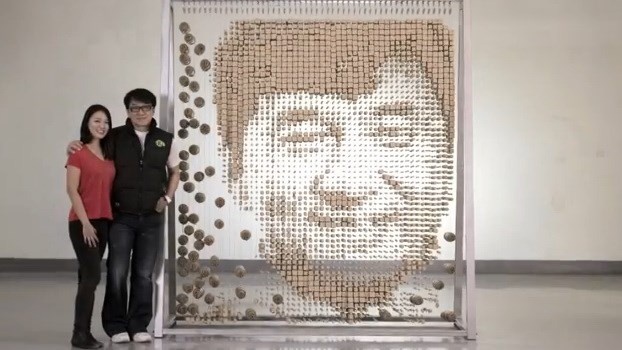 Thanh Long duoc tang anh chan dung bang dua tre hinh anh