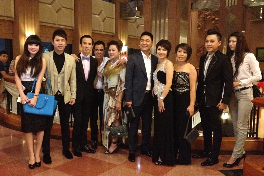 Vừa qua, The Men đã tổ chức đêm nhạc giới thiệu album vol 4 mang tên Khoảng trống để lại tại Hà Nội. Đi cùng với nhóm là Việt Huê (người yêu Lê Hoàng) và Lan Anh (người yêu Tiến Dũng).