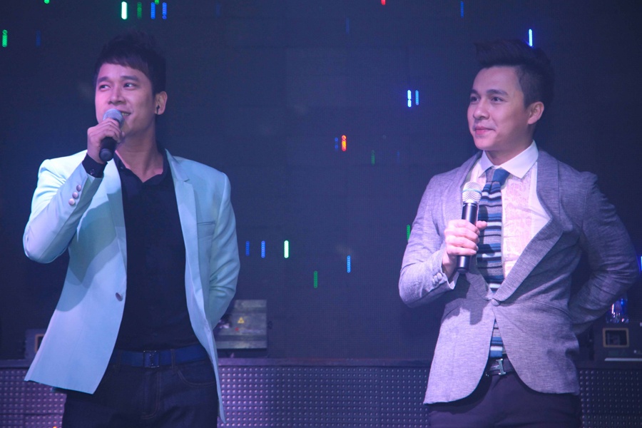 Sau khi phát hành album Khoảng trống để lại vào dịp đầu năm, The Men ngay lập tức được nhận lời mời sang Mỹ 20 ngày để quảng bá cho những ca khúc mới.