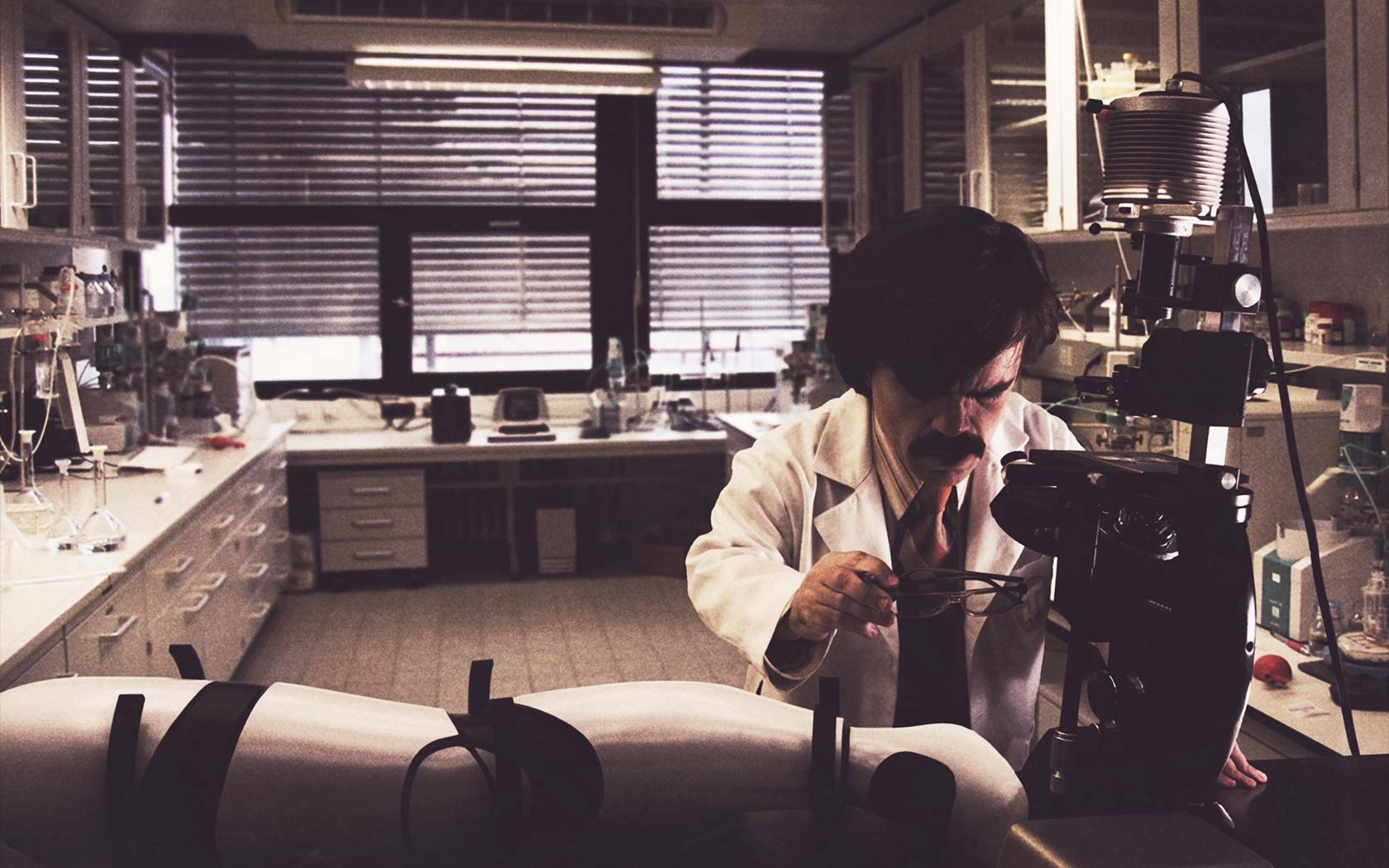 Bolivar Trask đã tạo nên một cuộc cách mạng trong ngành công nghiệp chế tạo các bộ phận cơ thể thay thế khi tạo ra chi nhân tạo từ ADN. Chân tay giả được chế tạo bởi Trask Industries đã thay đổi cuộc sống của hàng triệu người trên khắp toàn cầu.