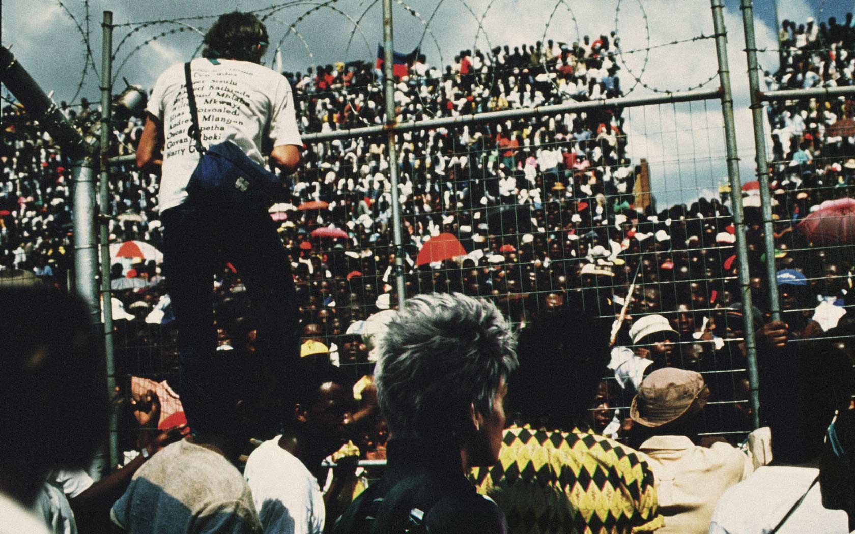 Trong lúc thế giới đang bùng lên những cuộc tranh luận về mối quan hệ giữa người thường và người đột biến thì Nam Phi tự hào tuyên bố rằng đất nước này là nơi cư ngụ thống nhất và đoàn kết cho tất cả các giống loài. Nam Phi chính là đất nước đi đầu trong kỷ nguyên của sự chấp thuận và bình đẳng, trở thành thiên đường tự do dành cho người đột biến.