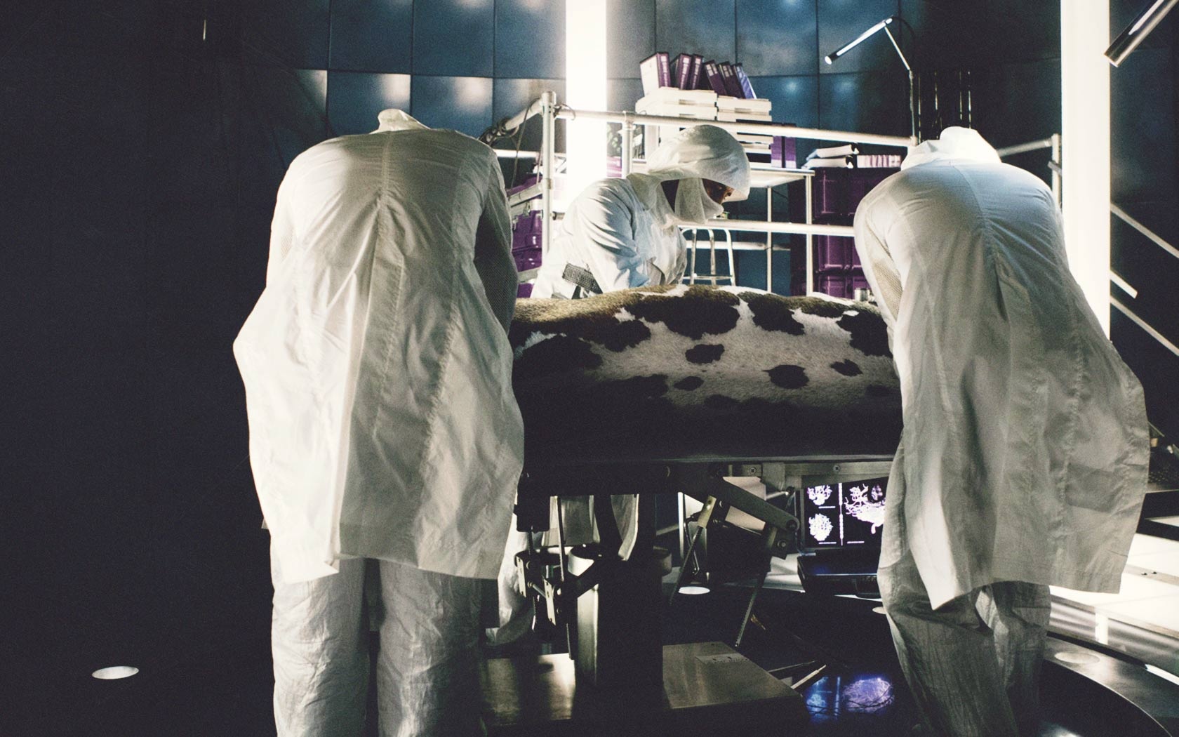 Thí nghiệm với gen X ở Trask Industries đã dẫn đến một đại dịch toàn cầu. Đây là nỗ lực thất bại trong việc chữa bệnh cho các gen X khi thử nghiệm trên động vật và gây nên một cơn đại dịch thường được biết đến với tên gọi bệnh bò điên.