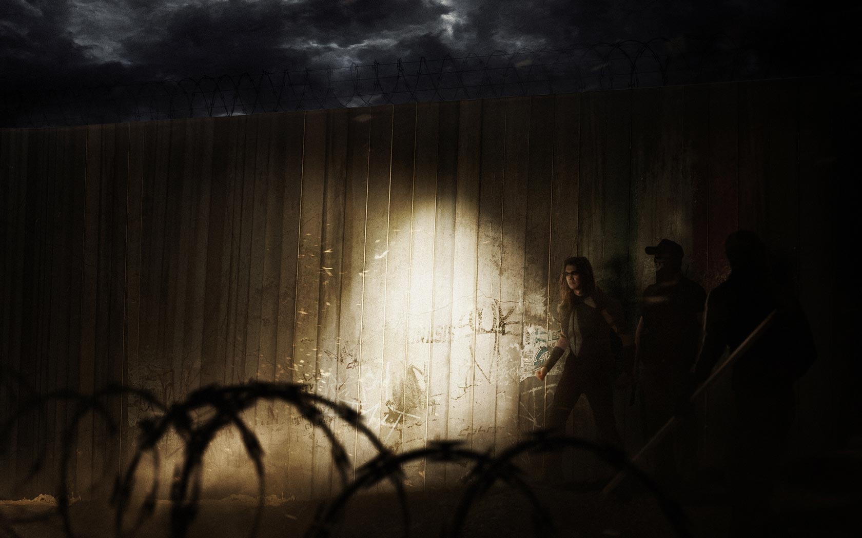 Nước Mỹ đã dựng lên bức tường dài gần 2.000 dặm dọc biên giới với Mexico như một biện pháp cần thiết để ngăn chặn dòng người nhập cư bất hợp pháp. Nhiều người khác lại cho rằng bức tường là một nỗ lực để kiềm chế lực lượng phiến quân người đột biến ngày càng tăng tại khu vực biên giới.